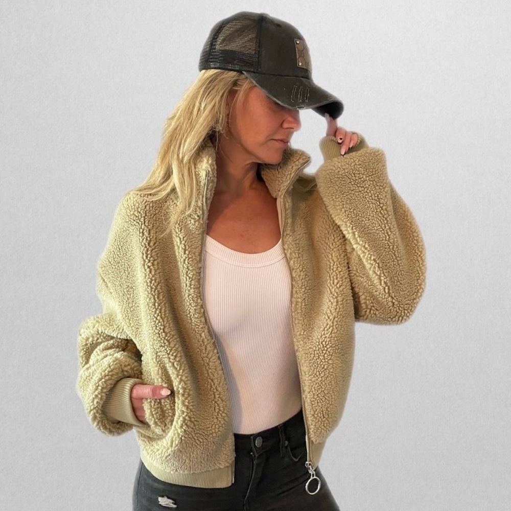 WeWoreWhat Cream Sherpa Bomber Jacket. Large.